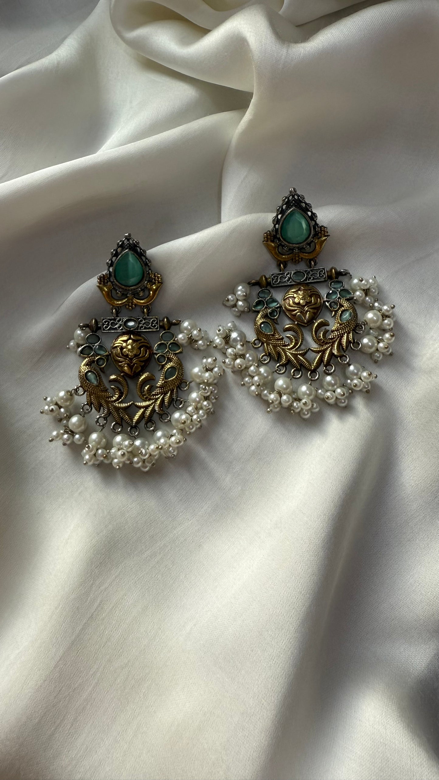 Aaradhya Kundan Pearl Chandbalis