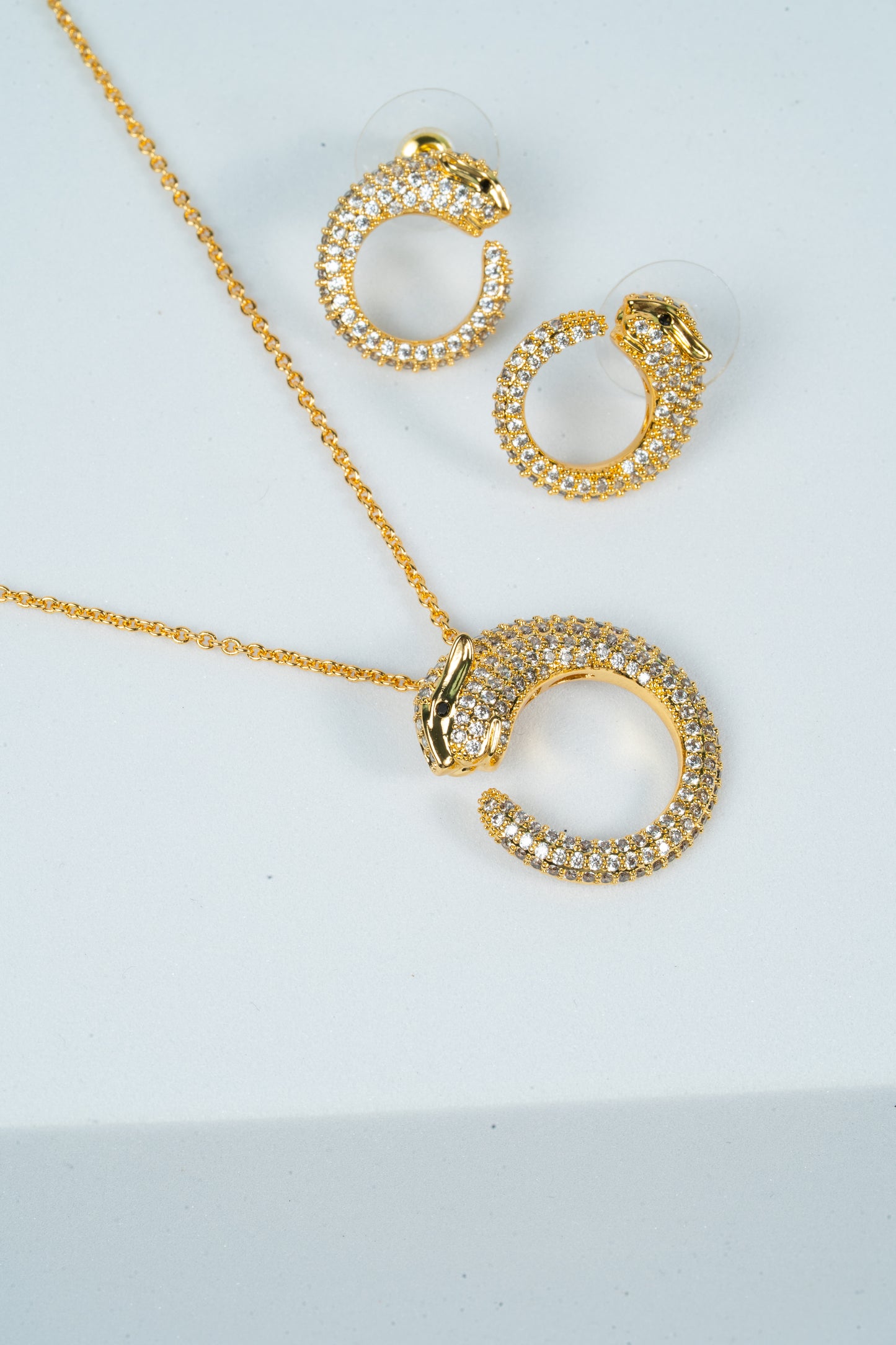 Panther Luxe Spark Chain Pendant Set