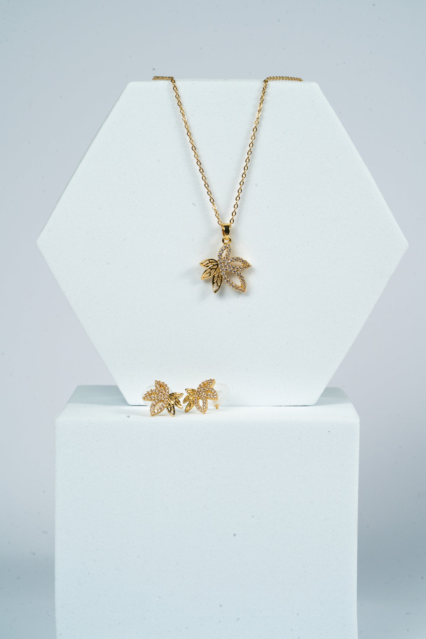 Petal Bloom Sparkle Chain Pendant Set