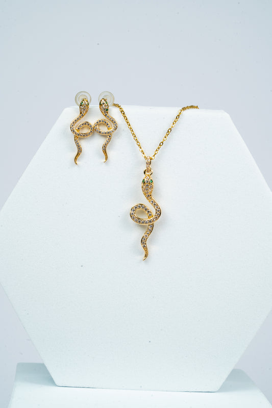 Serpent Shine Chain Pendant Set