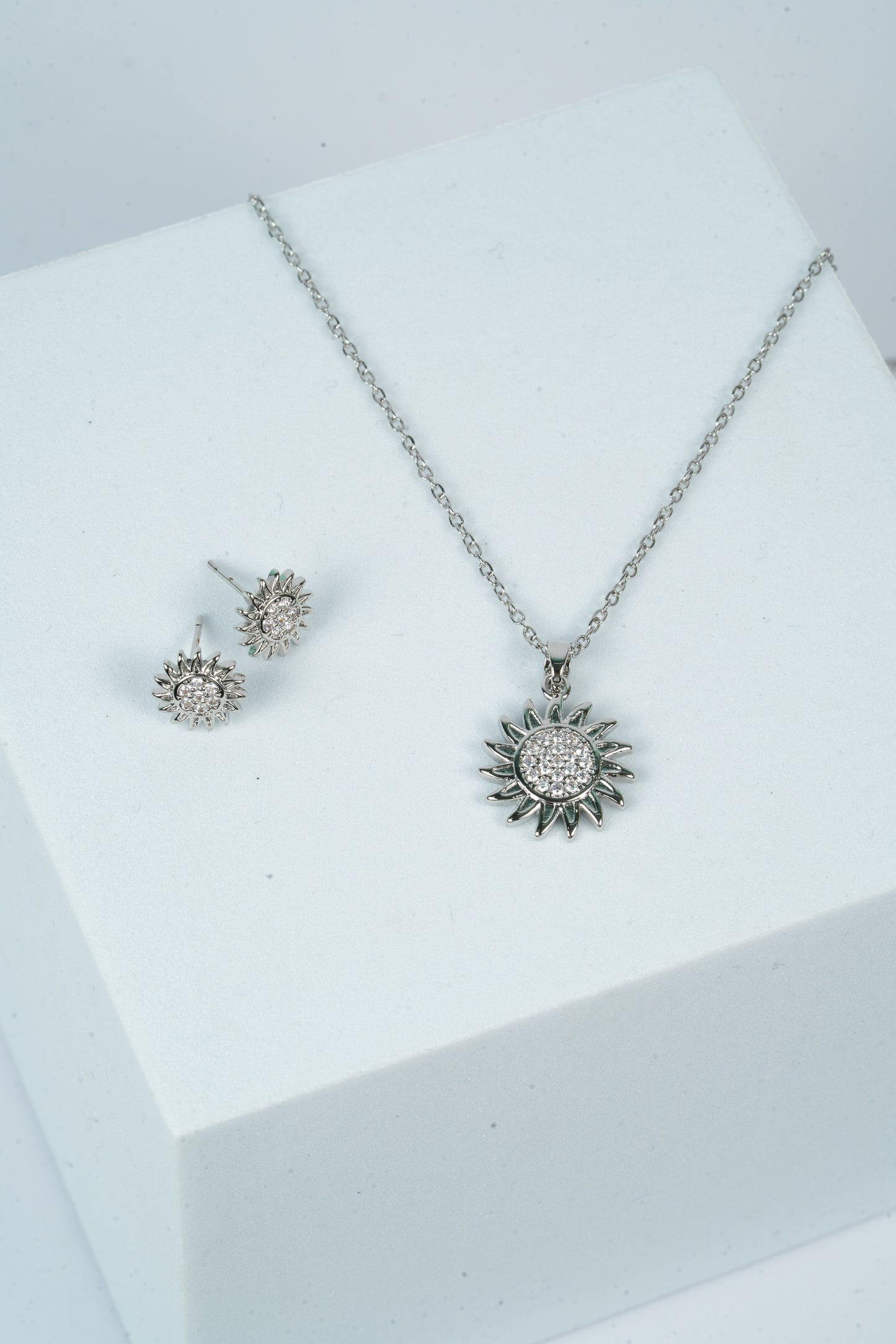 Sunbeam Sparkle Chain pendant Set
