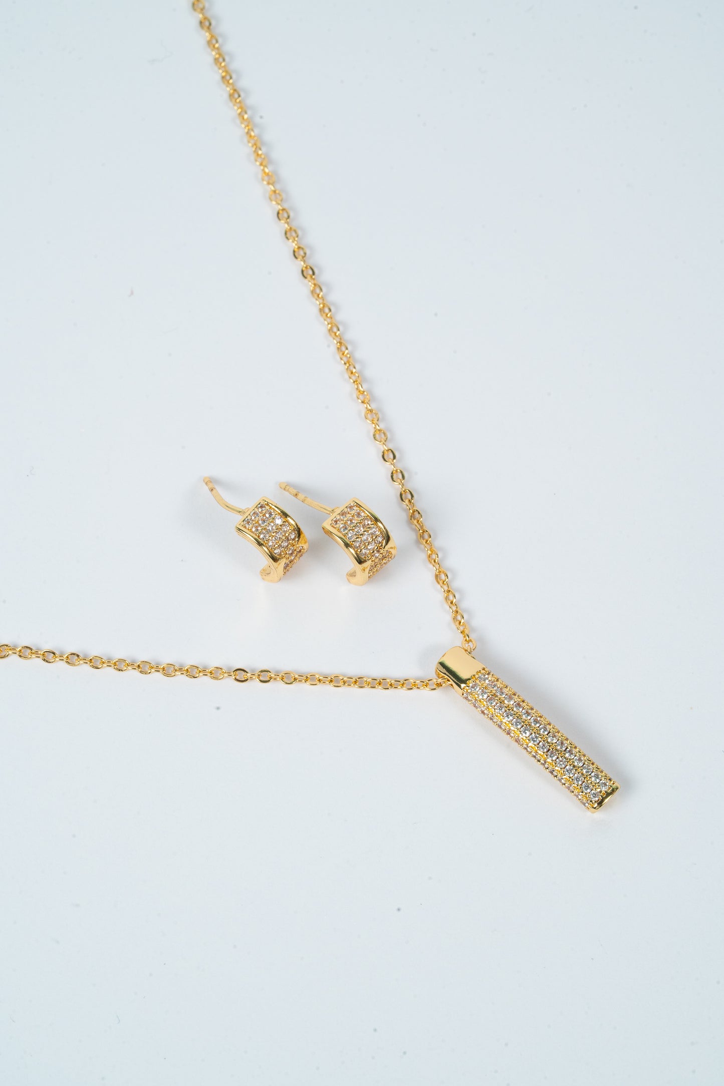Golden Curve Glow Chain Pendant Set
