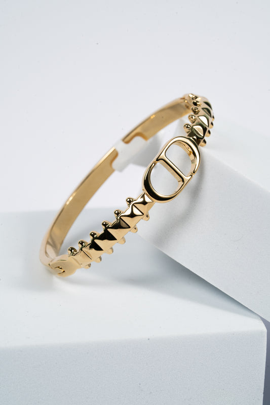 Luxe Edge Gold Bangle