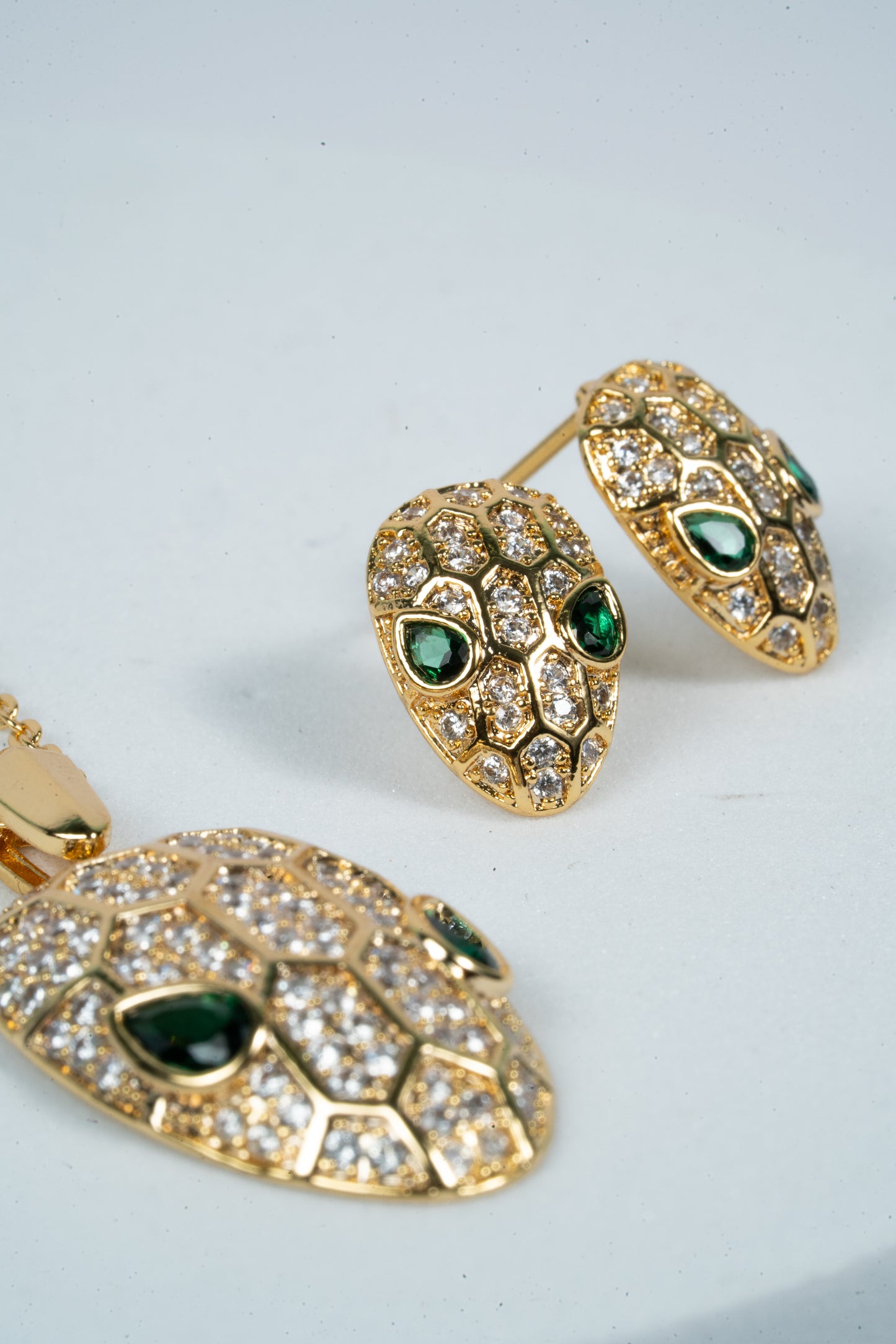 Emerald Serpent Chain Pendant Set