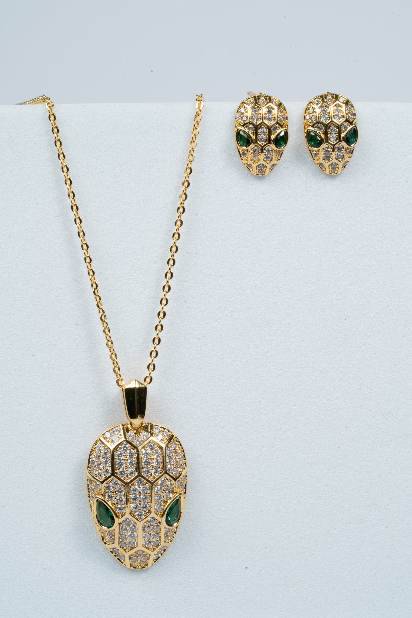 Emerald Serpent Chain Pendant Set