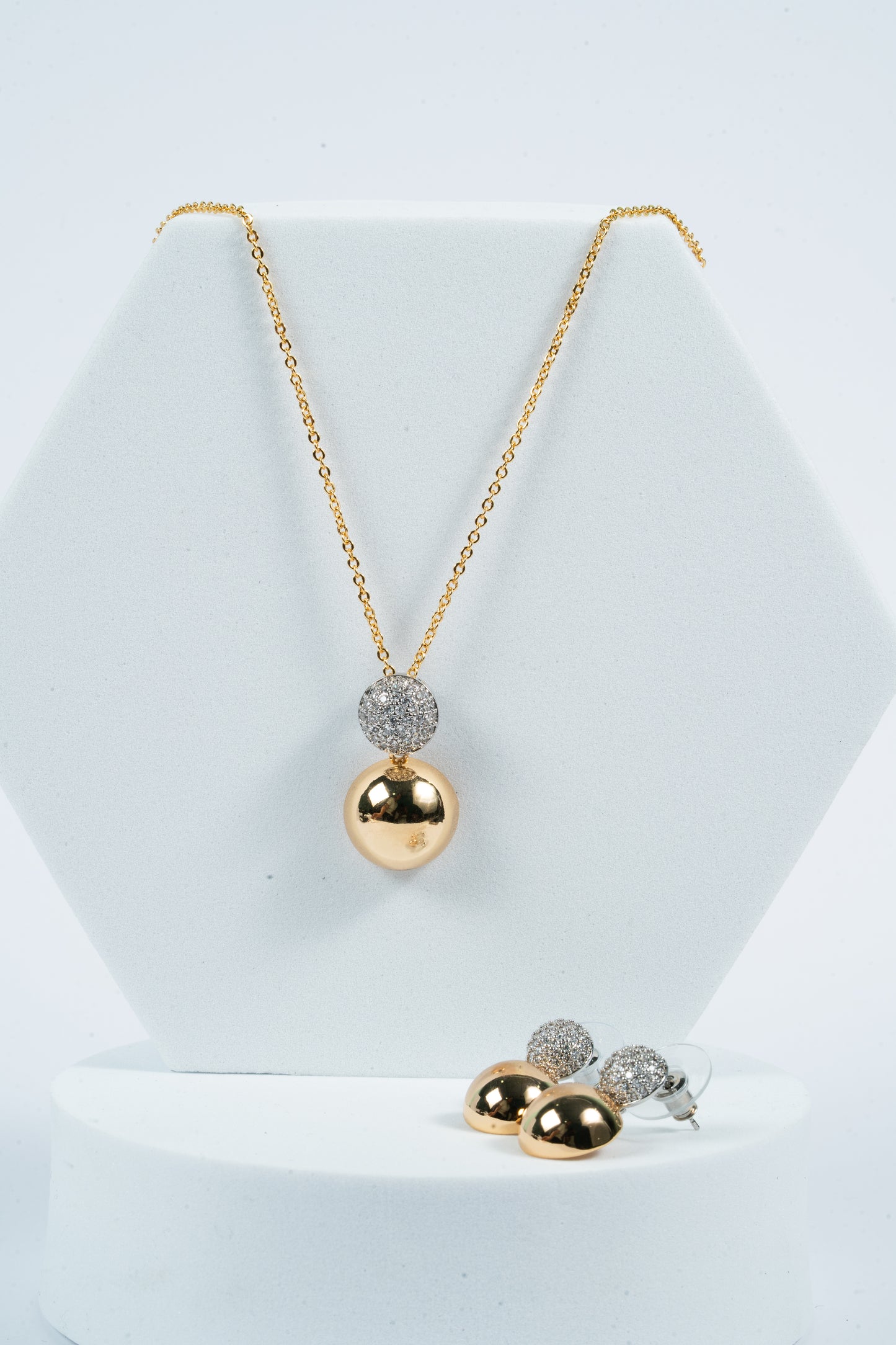 Dual Gleam Sphere Chain Pendant Set