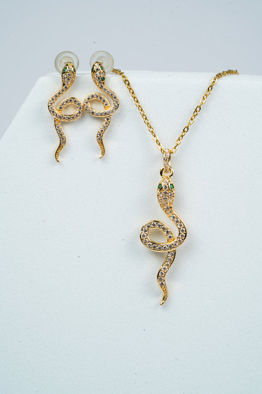 Serpent Shine Chain Pendant Set