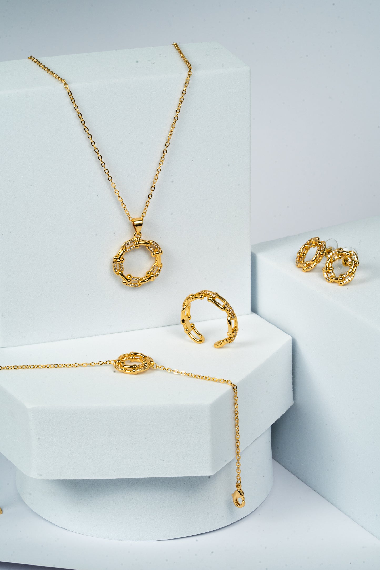 Bamboo Luxe Circle Chain Pendant Set