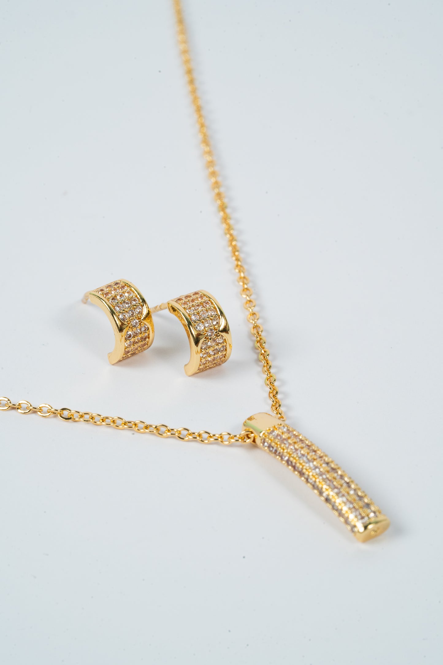 Golden Curve Glow Chain Pendant Set