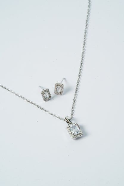 Silver Solitaire Shine Chain Pendant Set
