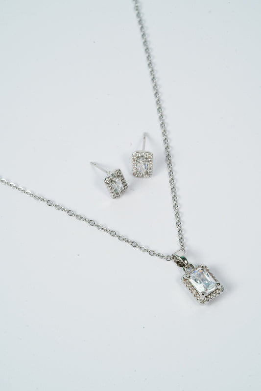 Silver Solitaire Shine Chain Pendant Set