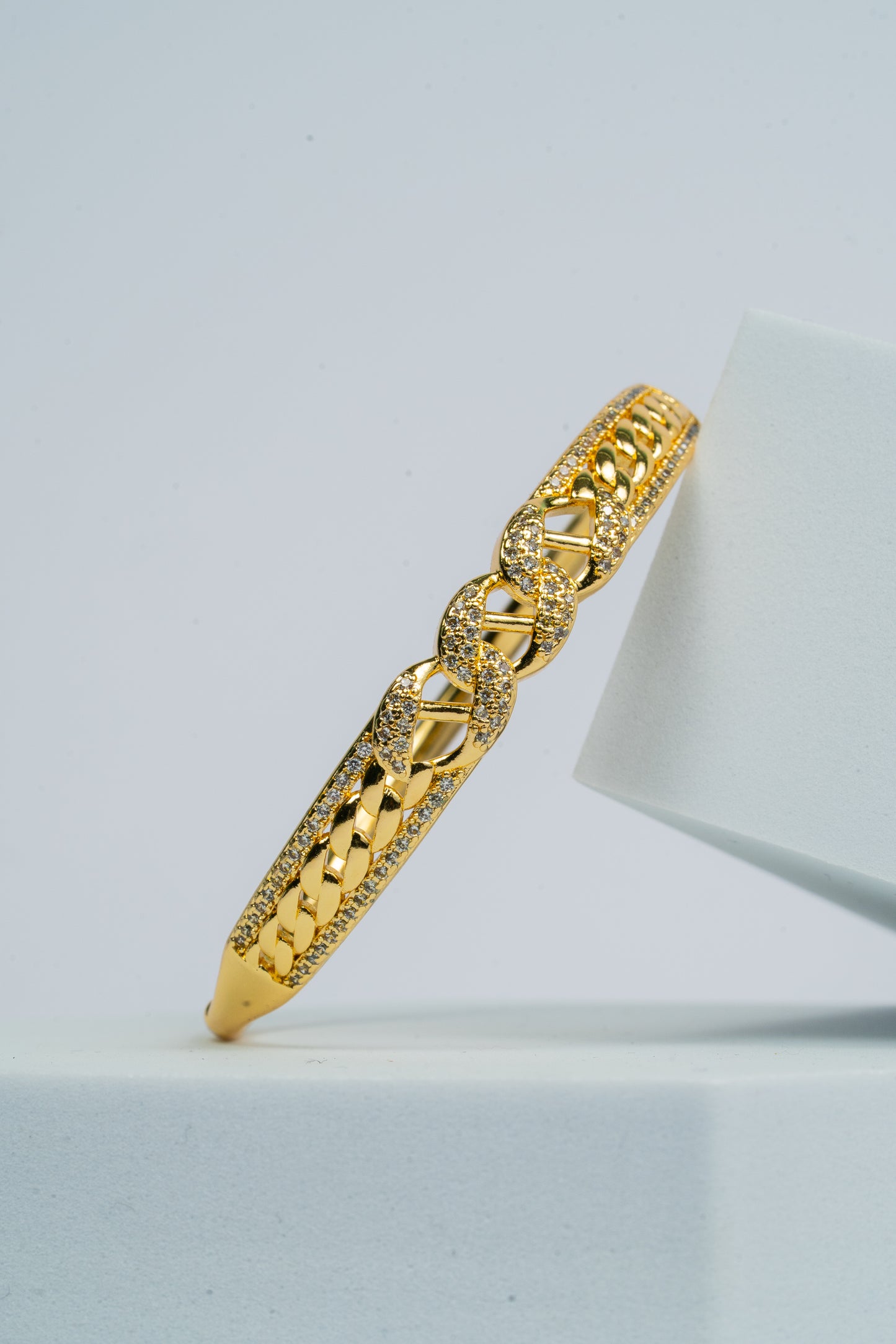 Golden Link Luxe Bangle