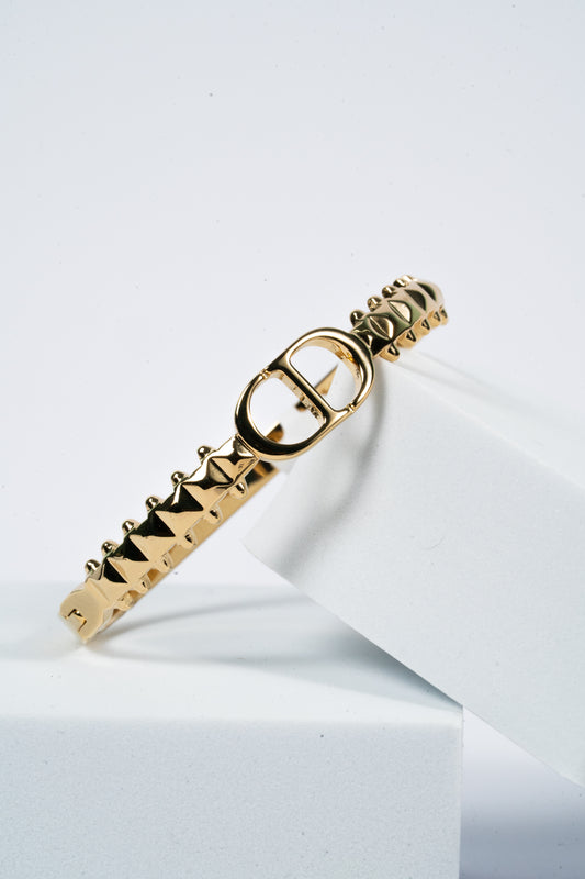 Luxe Edge Gold Bangle