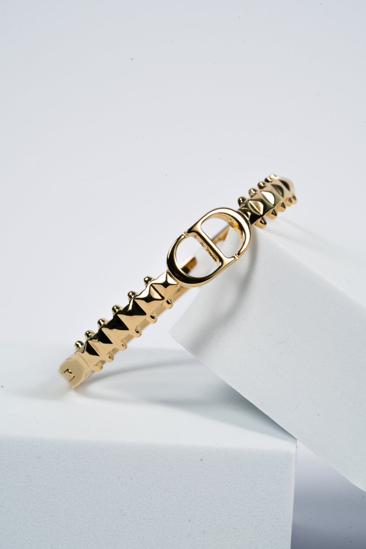Luxe Edge Gold Bangle