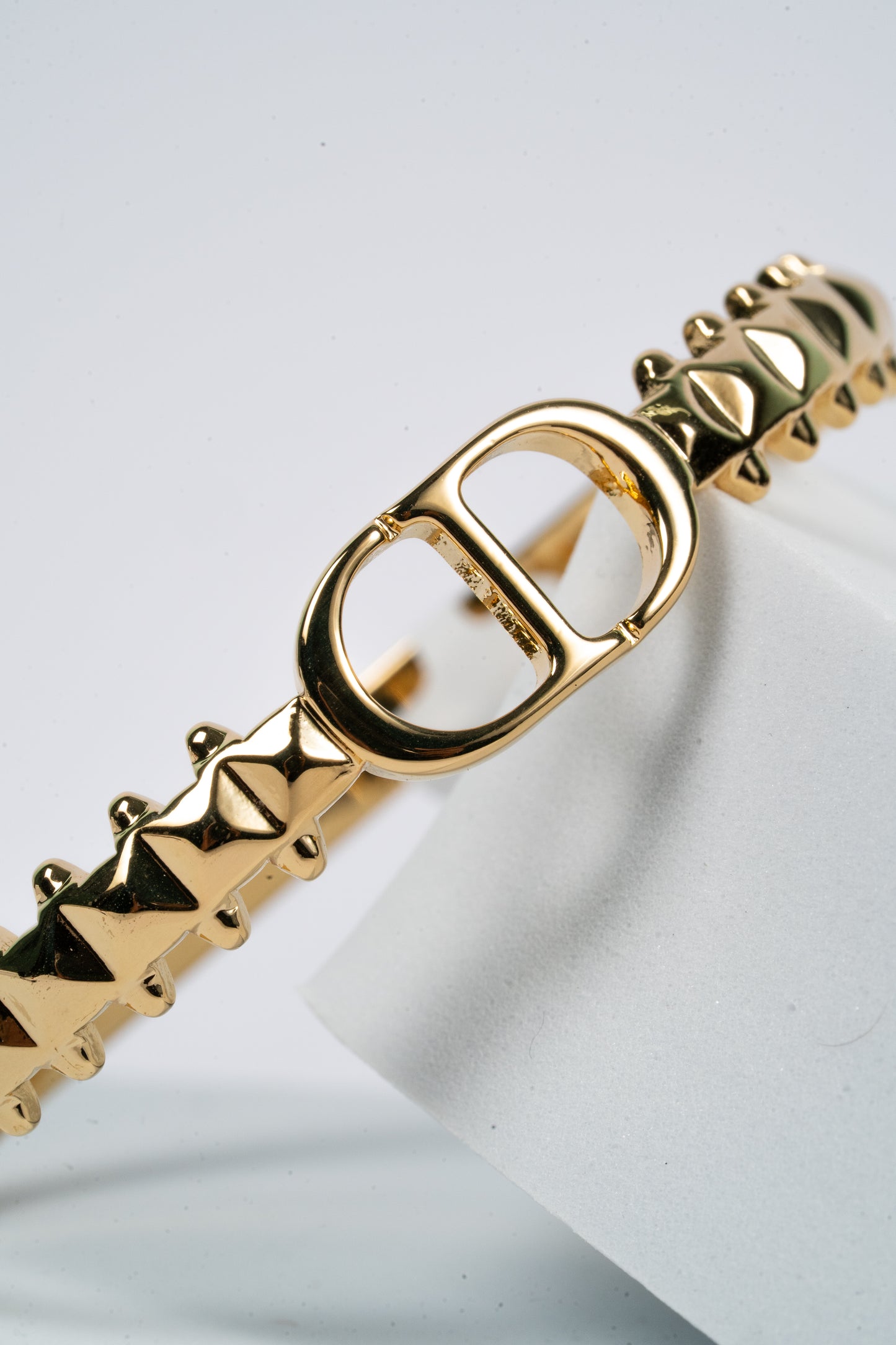 Luxe Edge Gold Bangle