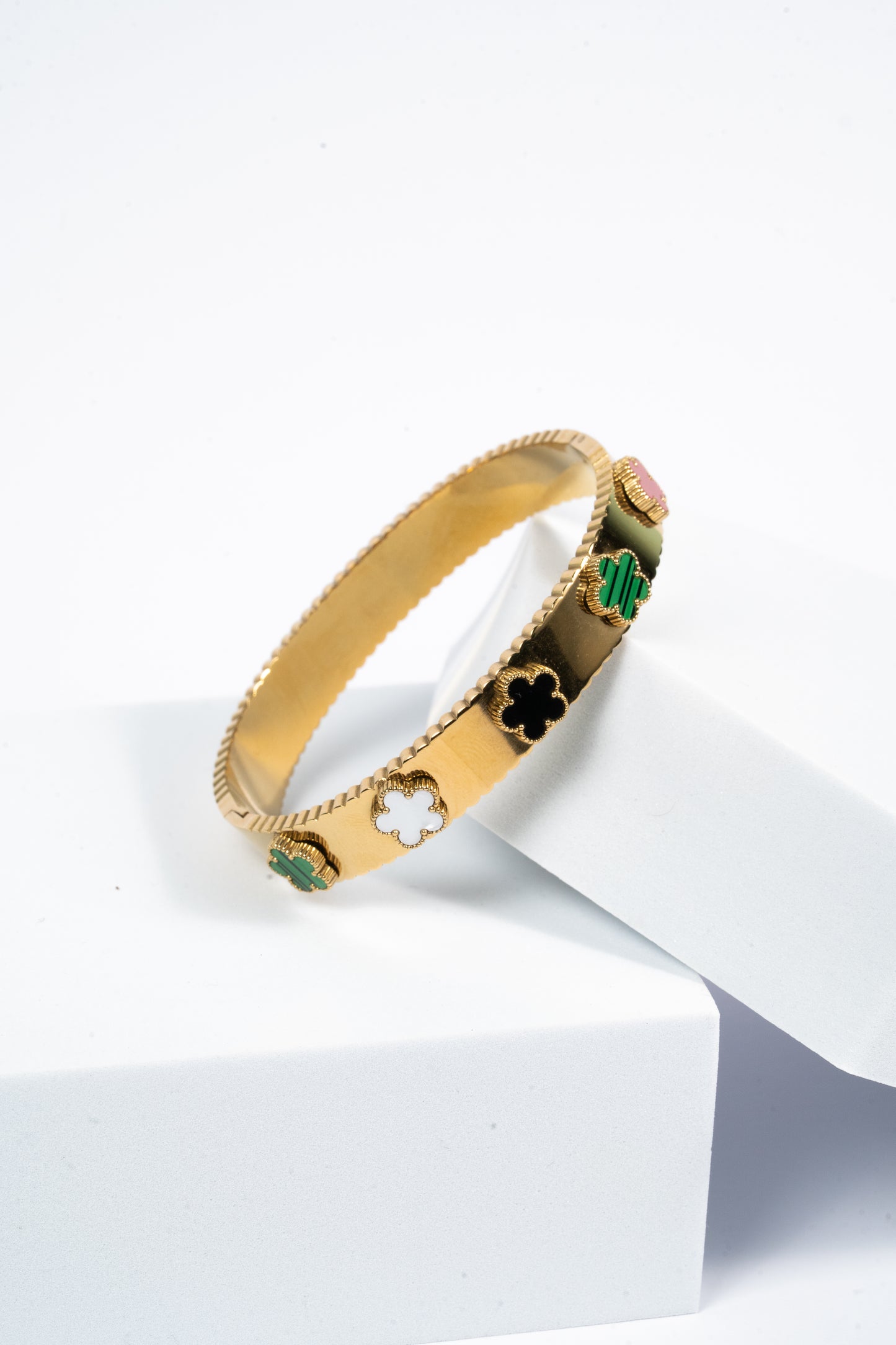Eterna Clover Bangle